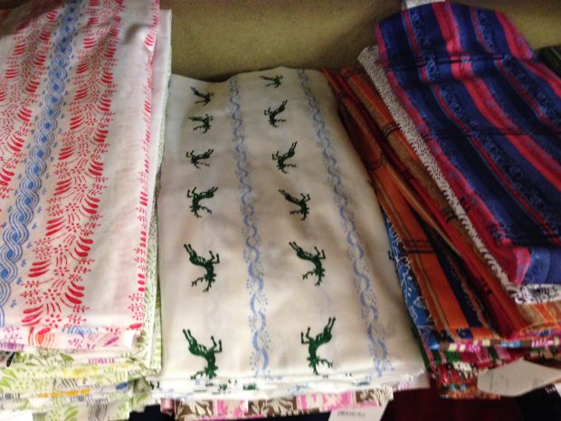 leinendirndl-in-der-fertigung