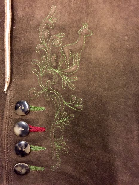 knopfeinfassung-in-kontrastfarbe