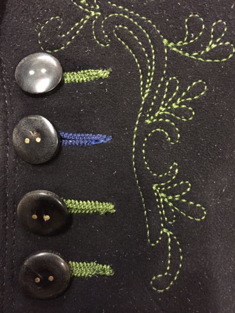 schwarzer-buffelhornknopf