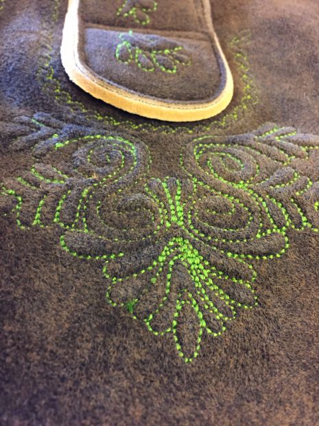 stickerei-quotsalzburgquot-hellgruener-saecklergarn