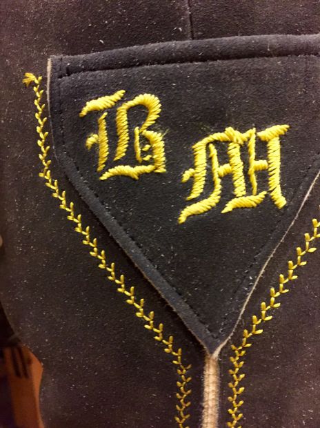 messertasche-mit-monogramm-hirschleder