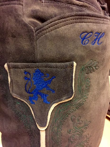 lederhose-bayerischer-lowe-massgefertigte-hirschl