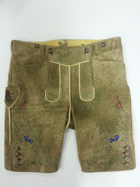 kurze-hirschlederhose-rehberg-bunte-stickerei-al
