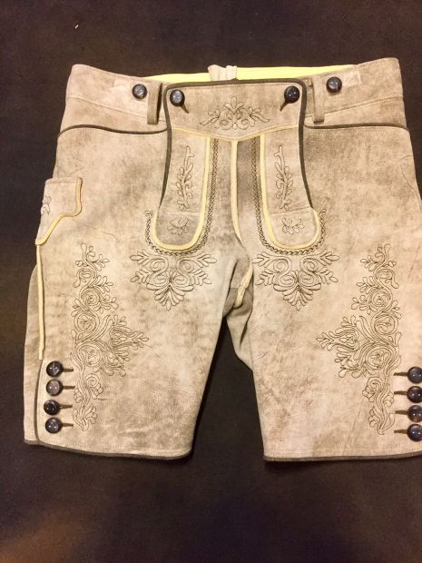 helle-wildbockhose-braun-gestickt