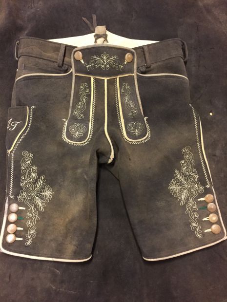 hirschlederne-kurze-petersberg