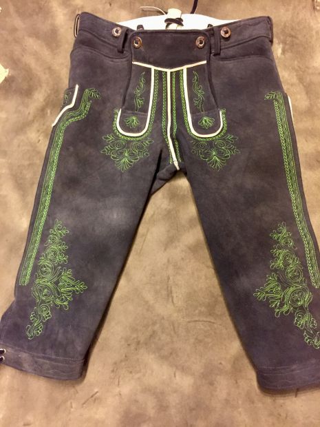 bundlederhose-hirsch-antikleder-grune-stickerei