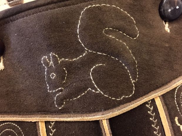 latzstickerei-eichhornchen