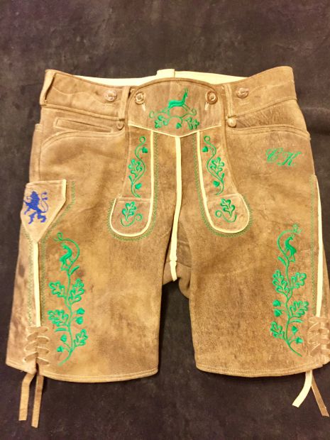 grun-gestickte-hirschlederne