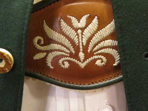 hosentrager-in-federkieloptik