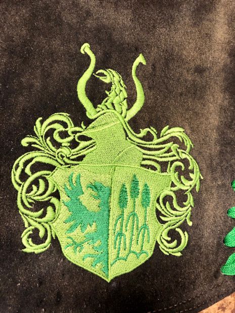 familienwappen-auf-hirschleder